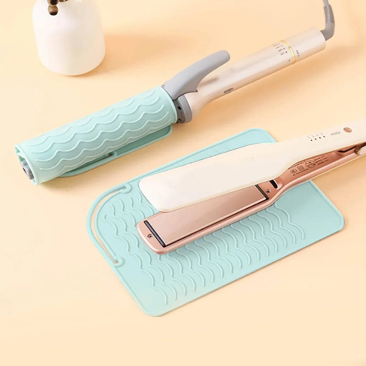 Silicone heat-resistant pad, suitable for hair styling tools such as curling irons and straighteners, as well as portable stylin